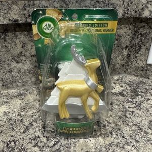 Air Wick Scented Oil Warmer Limited Holiday Edition, Fragrance, Reindeer, Tree